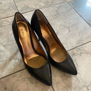 Bcbg black closed toe heels like new